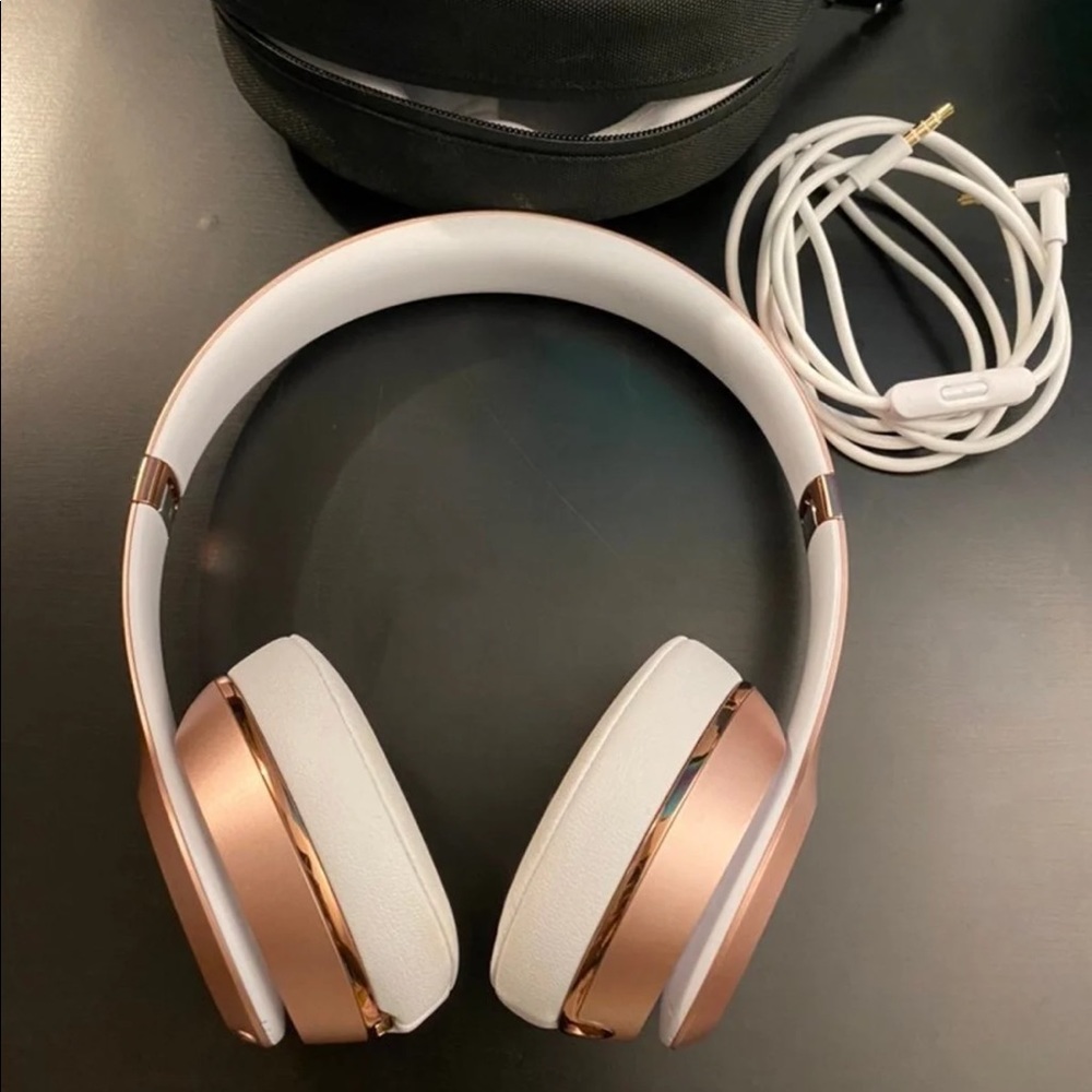 Beats solo 3 by Dre